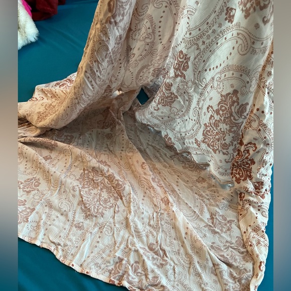 Cute Sleeveless top with front cutout flared bottom blouse size Small - Picture 14 of 16